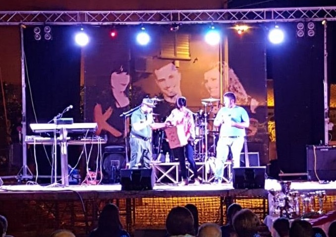 La consegna del DAE all'Avis 