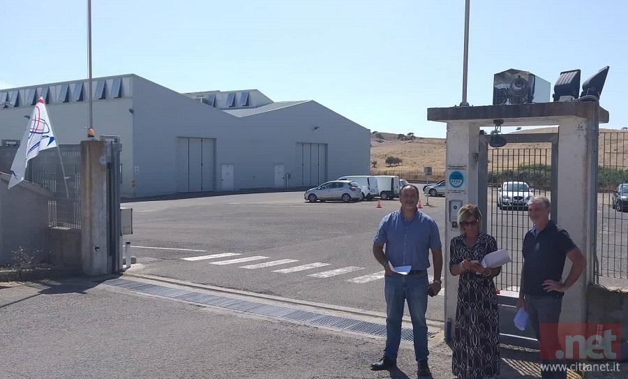 i rappresentanti sindacali davanti all'Antica Fornace