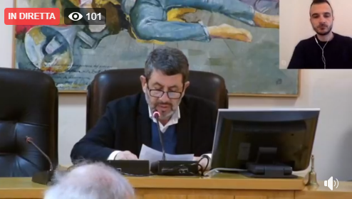Il Sindaco Succu durante la seduta di questa sera